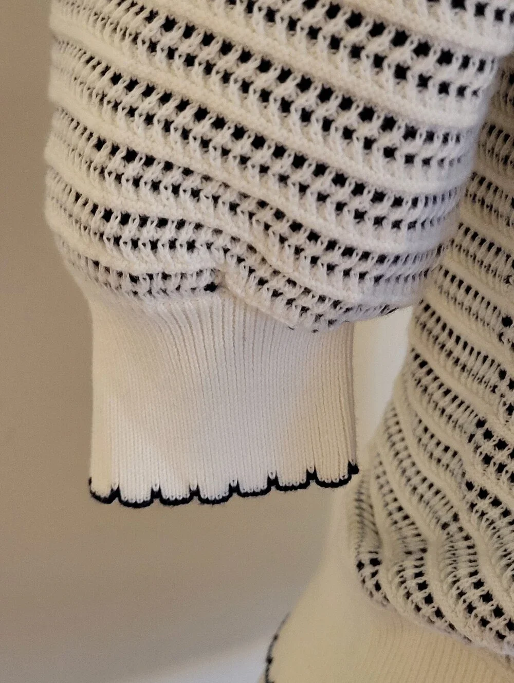 Kate Spade Scallop Edge Striped Puff Sleeve Sweater XS Preppy Black White
